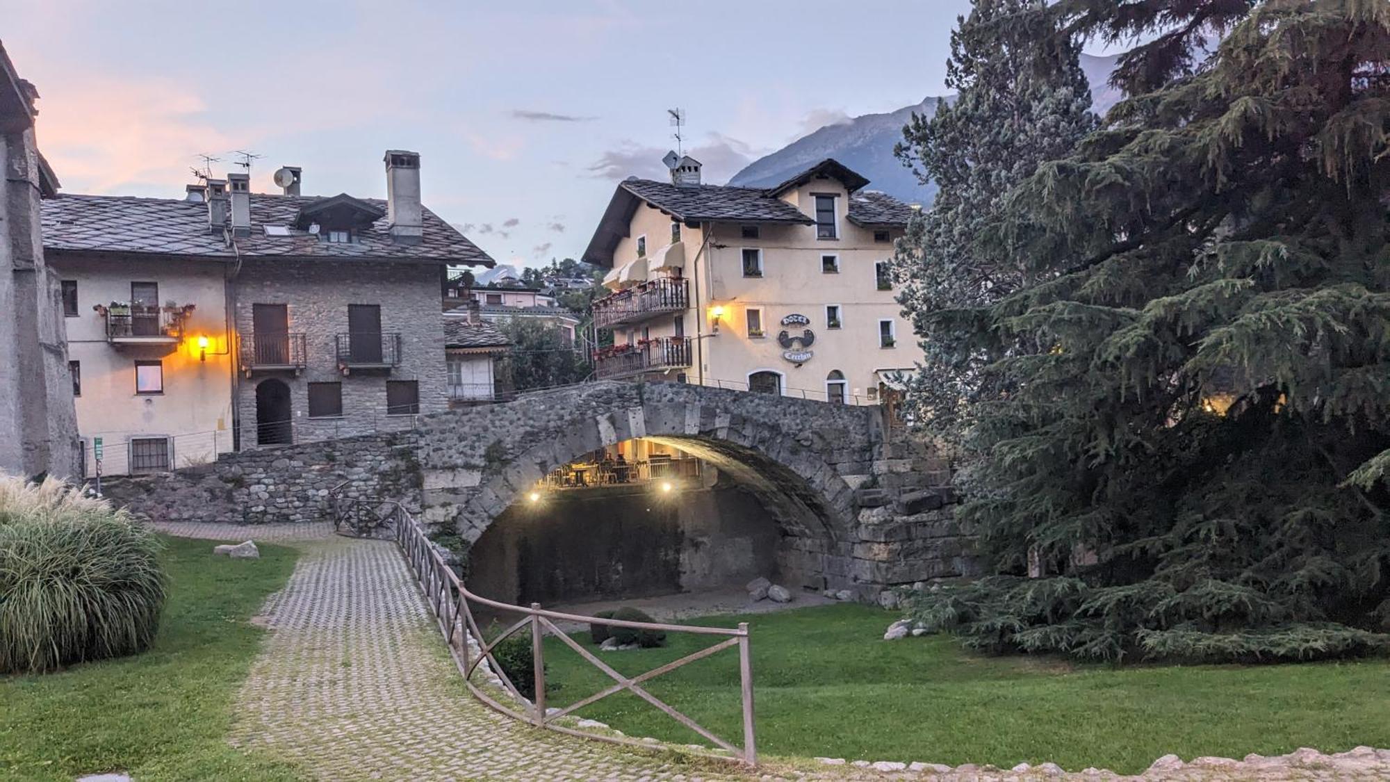 Maison Du Pont Romain Aosta Eksteriør bilde